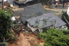 Lijáky a sesuvy půdy v Japonsku.