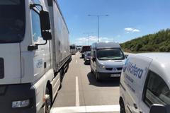 dopravní zácpa, kolona, uzavřený tunel