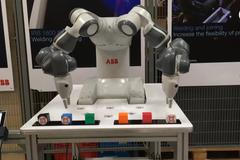 Kreslí, svařují i smontují tužku. Nejvíce typů robotů na jednom místě v Česku