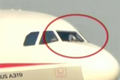 Letadlo společnosti Sichuan Airlines muselo nouzově přistát. Za letu mu prasklo přední sklo