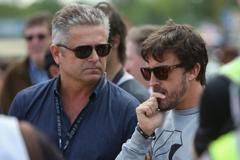 Gil de Ferran (vlevo) a Fernando Alonso na závodě IndyCar v Alabamě