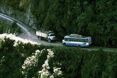 Bolívijská silnice North Yungus Road, neboli cesta smrti.