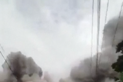 Sopka v Guatemale začala v neděli chrlit lávu. Podívejte se, jak lidé utíkají před oblakem bahna