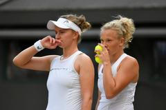 Kateřina Siniaková a Barbora Krejčíková ve finále čtyřhry Wimbledonu 2018