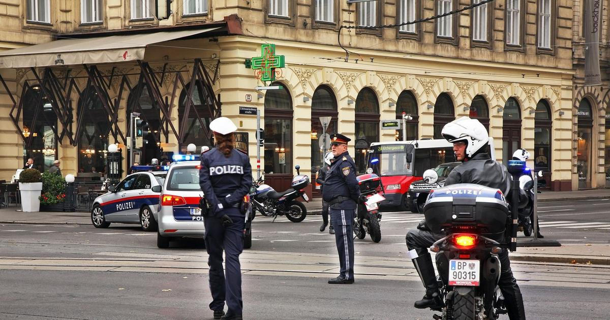 Řidička v Rakousku najela omylem do restaurace, kde byli čeští žáci, jeden byl lehce zraněn