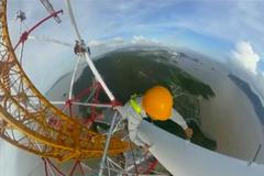 Nejvyšší stožáry na světě staví v rušném čínském přístavu. Budou vysoké 380 metrů