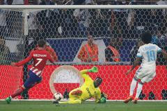 fotbal, Evropská liga 2017/2018, Atlético Madrid - Olympique Marseille, Antoine Griezmann střílí první gól