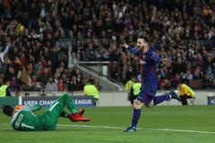 Čtvrtfinále Ligy mistrů 2018, Barcelona - AS Řím: Lionel Messi slaví gól v síti AS Řím