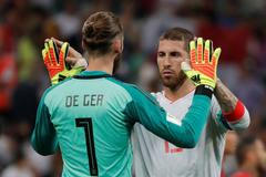 David de Gea a Sergio Ramos po zápase Portugalsko - Španělsko na MS 2018