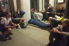 Půjčky pro mladé na bydlení SFRB spacáky v noci