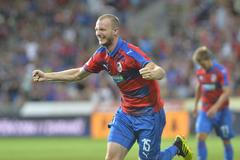 Michael Krmenčík z Plzně se raduje z gólu v síti Zlína