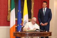 Papež František a irský premiér Leo Varadkar