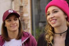 Fotbalistky na sebe upozornily novým videem, zahrál si v něm i Poborský