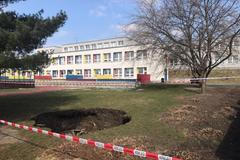 Propadlý strop podzemní stavby v Praze 14