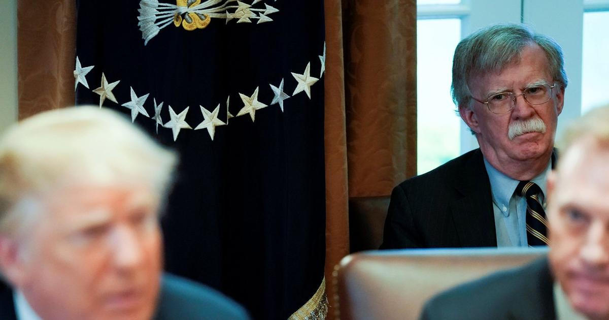 Trumpovi radil, pak ho kritizoval. Exporadce přestal kličkovat, u soudu se přizná
