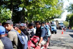 Karavany migrantů míří z Jižní Ameriky k hranicím USA. Trump za to nadává demokratům