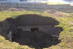 Propadlý strop protiatomového krytu