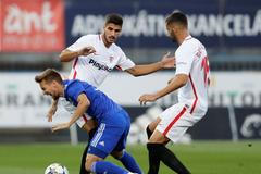 EL: Olomouc - Sevilla: Juan Berrocal, Maxime Gonalons, David Houska