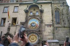 Spuštění Staroměstského orloje