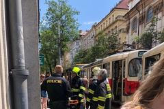 Nehoda tramvají v Ječné ulici