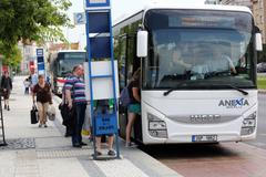 ilustrační fotografie, autobusová zastávka, linkový autobus, meziměstský autobus, ČSAD, Praha 2017