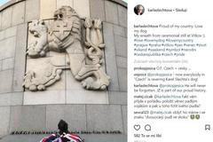 Pes Karly Šlechtové na hrobu neznámého vojína u vítkovského památníku.