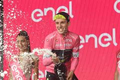 Britský cyklista Simon Yates