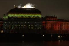 Budova Národního divadla vzplála na počest 100. výročí. Sledujte úchvatný videomapping