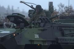 Tanky, minomety i gripeny. Vojenská přehlídka ukázala skvosty armádní techniky