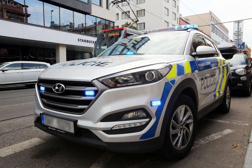 Kličkující vůz ohrožoval auta v protisměru. Policie naměřila řidiči přes 4 promile