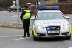 Policie ČR / Státní policie / Policejní auto / Policejní hlídka / Ulice / Policisté / Policista / Ilustrační foto / Praha / Jaro / Březen 2018 / 1