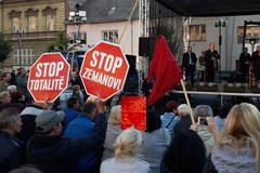 Miloš Zeman - Přerov - odpůrci - karty, trenky