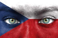 Česká vlajka ČR oči ilustrační foto