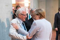 Německá kancléřka Angela Merkelová se svými někdejšími kolegy Zdeňkem Havlasem a Rudolfem Zahradníkem (25. srpna 2016).