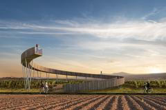 Otevírá se unikátní kruhová rozhledna: Stezka nad vinohrady bez jediného schodu