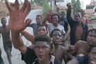 Přes 100 migrantů násilně proniklo do španělské exklávy Ceuta