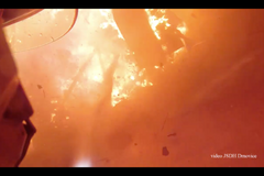 Hasiči zveřejnili dramatické video. Při hašení požáru spadla střecha kulturního domu