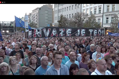 Koncert hitů roku 1968 zaplnil lidmi celý Václavák