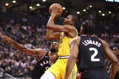 basketbal, NBA 2018/2019, Toronto - Golden State, hostující Kevin Durant při nájezdu na koš