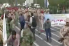 Íránská televize zveřejnila okamžik útoku při vojenské přehlídce