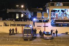 Loď s migranty zakotvila na Sicílii, běženci nesmí vystoupit