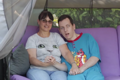 Míša žil podstatnou část života v klecovém lůžku. Nyní nastal posun k lepšímu