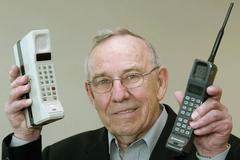 Motorola Rudy Krolopp DynaTAC 8000x starý mobilní telefon