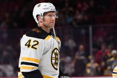 David Backes faul