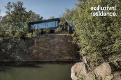 Exkluzivní rezidence z Vysočiny: Rodinný labyrint se vzáší nad bývalým lomem
