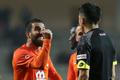 Arda Turan hrozí rozhodčímu v turecké lize