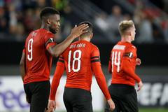 Radost fotbalistů Rennes po gólu do sítě Jablonce