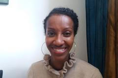 Miriam Thedros Aberaová je imigrantkou z Afriky a vedle svého zaměstnání vede jako dobrovolnice organizaci s názvem Fångaf Framtiden tillsammans (Vezměme společně budoucnost do svých rukou).