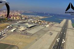 Silné turbulence a vozovka přes ranvej. Letiště na Gibraltaru patří k nejnebezpečnějším na světě