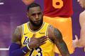 LeBron James v dresu Los Angeles Lakers